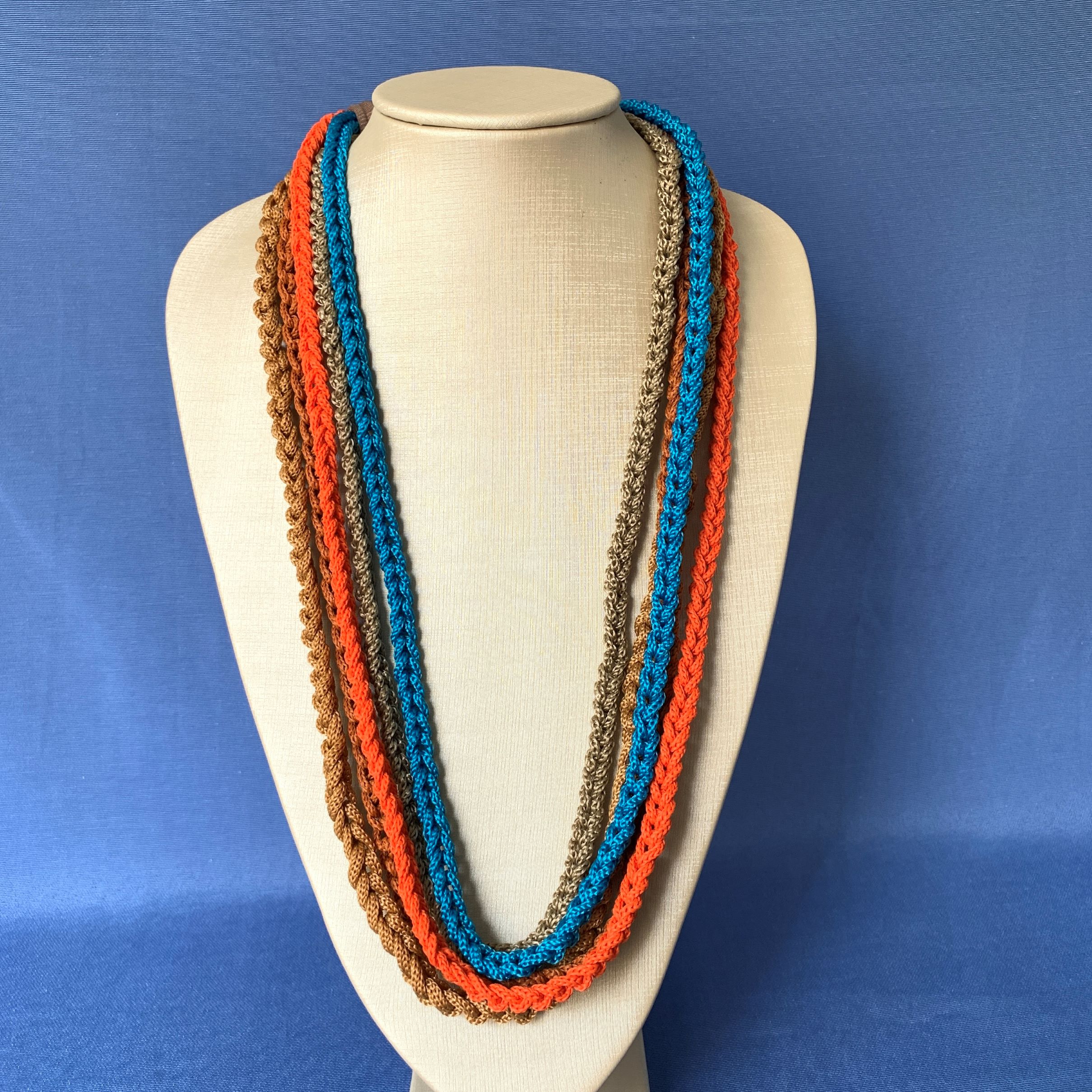 Colar SÂMIA CASTOR - site 1 - 20.09.24 -IMG_7794